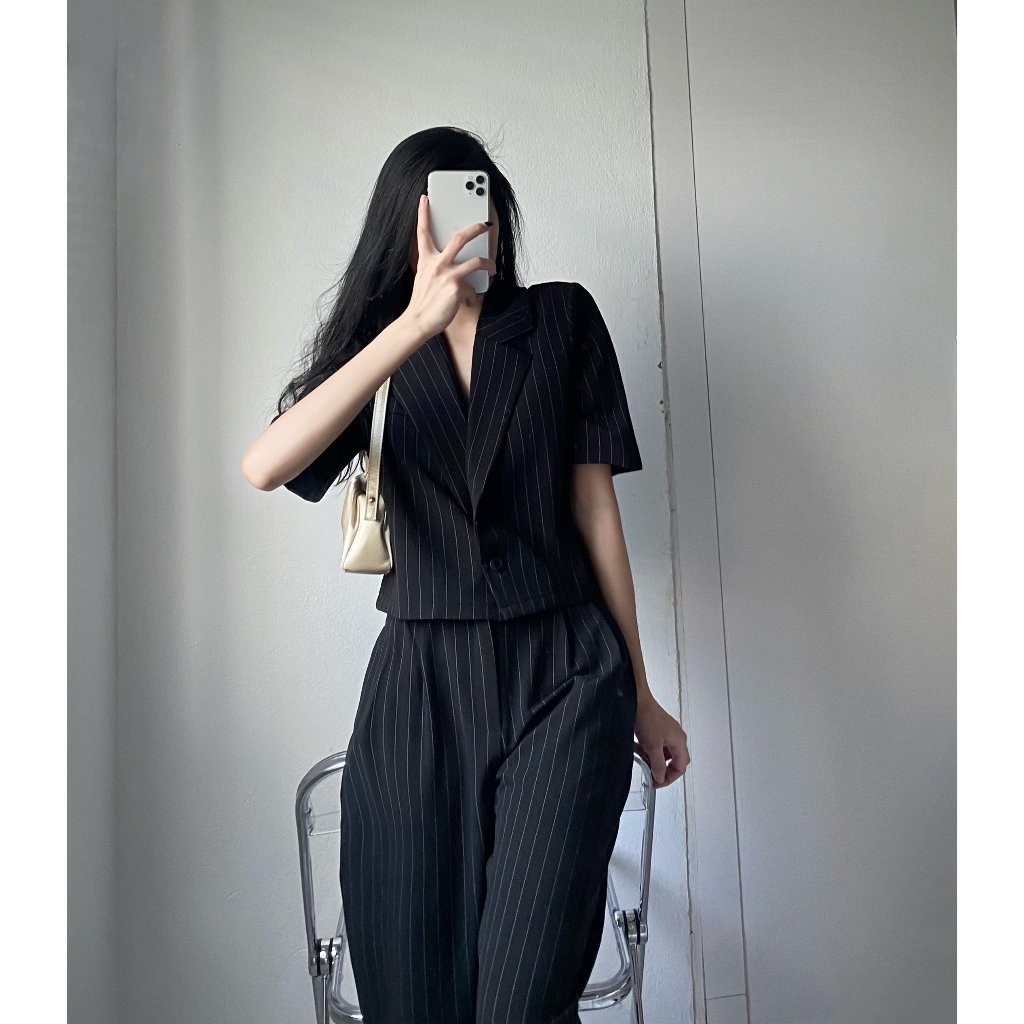 Set kẻ cati áo croptop cổ vest mix quần culottes vải trượt thái cực trendy A2160