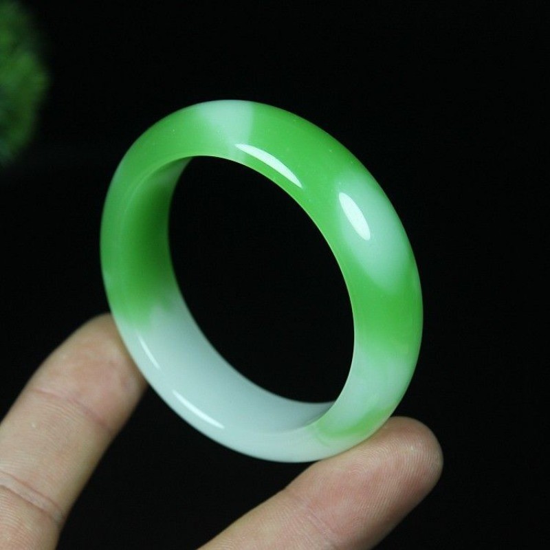 Vòng tay ngọc bích cao cấp, thủ công - quà tặng sinh nhật sang trọng