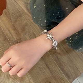 Vòng tay trái tim ngôi sao dây xích thời trang, đính hạt sang trọng, tạo vẻ quyến rũ và độc đáo cho bạn.
