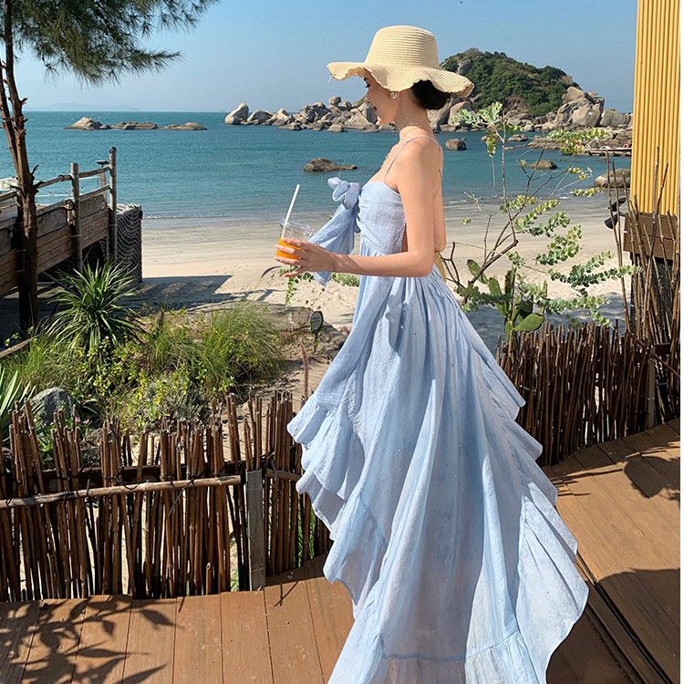 Đầm bãi biển cho phụ nữ mùa hè mới, đầm xanh không lưng có dây đeo