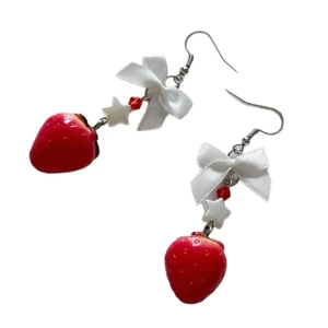 Nhẫn tai dâu tây BTF Bowknot Sweet and Delicate Fruit Eardrops Thủ công