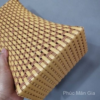 Gối rỗng bằng mây đan tay với chất liệu PE tự nhiên - chắc chắn và thoải mái, được chế tác với nghệ thuật truyền thống cho giấc ngủ yên bình!