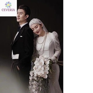 Hoa cưới cầm tay cô dâu phong cách retro Hàn Quốc chụp ảnh dáng thác đổ trắng xanh tao nhã CEVERIA