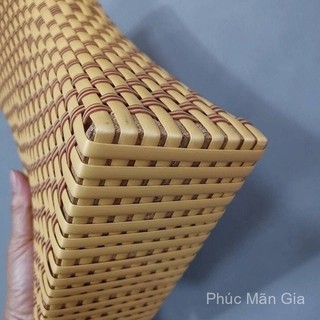 Gối rỗng bằng mây đan tay với chất liệu PE tự nhiên - chắc chắn và thoải mái, được chế tác với nghệ thuật truyền thống cho giấc ngủ yên bình!