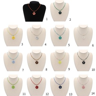 Vòng cổ handmade boho với hạt màu hoa và thiết kế xương đòn