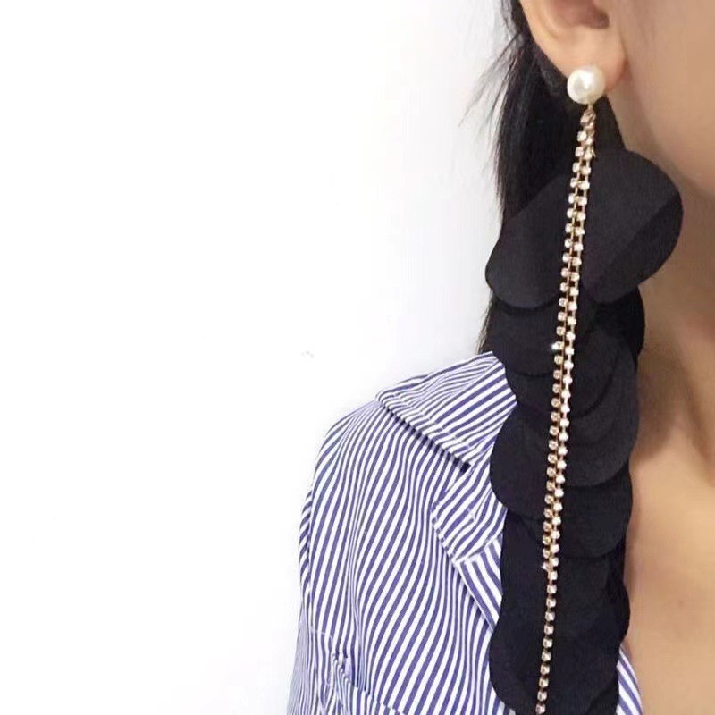 Bông tai tua rua trắng bất đối xứng, thời trang cao cấp, vải thủ công
