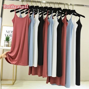 Phụ nữ băng lụa trơn váy không tay mỏng thường ngày loungewear 2025 Mùa hè mới váy midi dáng rộng