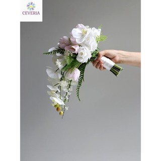 Bó hoa  cưới cầm tay cô dâu dáng thác đổ hoa lan và tulip màu trắng hồng CEVERIA