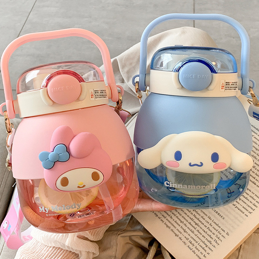 Bình Nước Nhựa Hoạt Hình Nhân Vật Đáng Yêu Kuromi Melody Có Ống Hút 1050ml - Bình Đựng Nước Trẻ Em Dễ Thương 2024