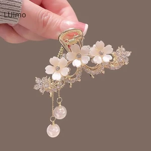 Móng vuốt tua rua hoa nhài thanh lịch Luimo Pearl trên mặt sau SBS