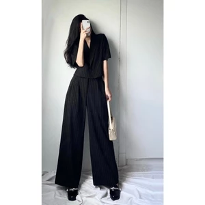 Set kẻ cati áo croptop cổ vest mix quần culottes vải trượt thái cực trendy A2160