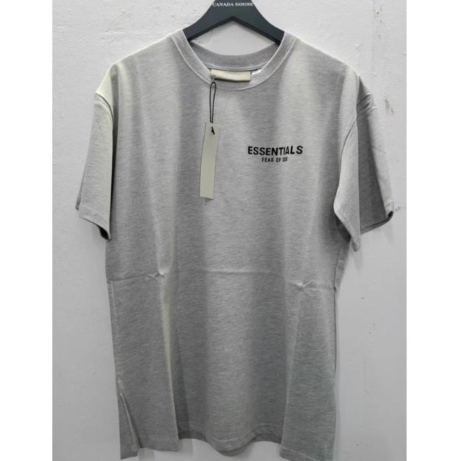 Áo thun ngắn tay từ vải cotton nguyên chất, dáng rộng vừa vặn, phù hợp cho mọi ngày