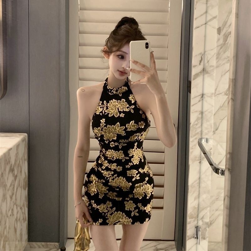 Đầm Retro Màu Đen Mạ Vàng Dây Cổ Ngắn Váy Hông Hẹp