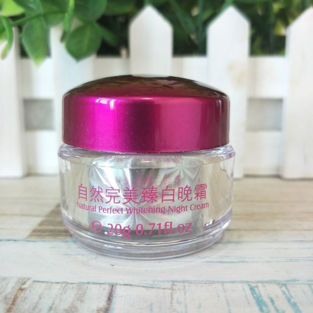 Bộ mỹ phẩm 5 mảnh làm trắng da hoàn hảo tự nhiên 3 + 2 màu đỏ trắng 25.3.9