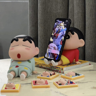 Giá Đỡ Điện Thoại Cute Hình Shin - Chan Cậu Bé Bút Chì Kệ Điện Thoại Để Bàn Dễ Thương NGÓI HOME - GDDT01