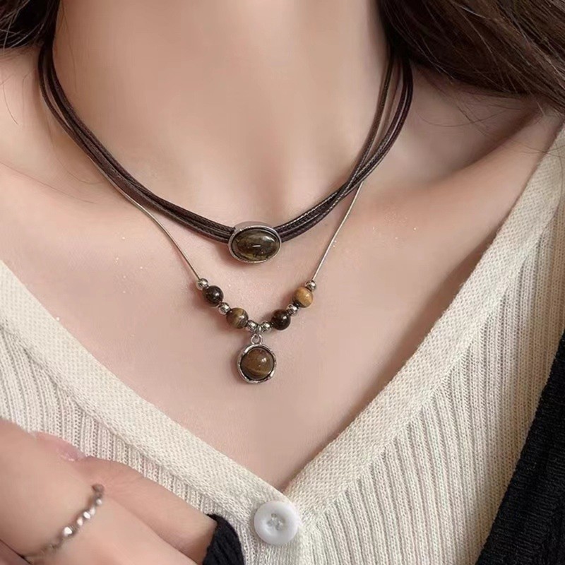 Vòng cổ nữ bằng đá mắt hổ - Thêm nét thời trang