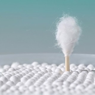 Hộp 500 tăm bông ráy tai, thân tăm gỗ 2 đầu chất liệu bông COTTON SWAB được khử khuẩn siêu sạch FETA