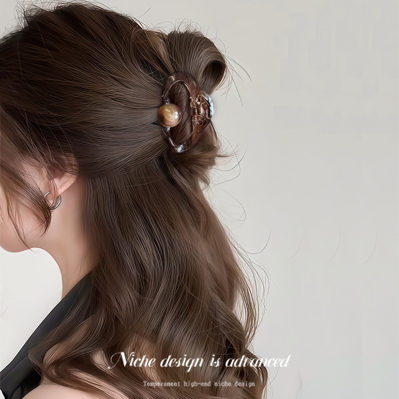 Kẹp tóc nữ đơn giản với thiết kế mới, phù hợp xu hướng Hàn Quốc