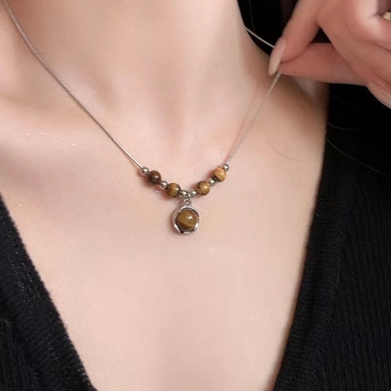 Vòng cổ nữ bằng đá mắt hổ - Thêm nét thời trang