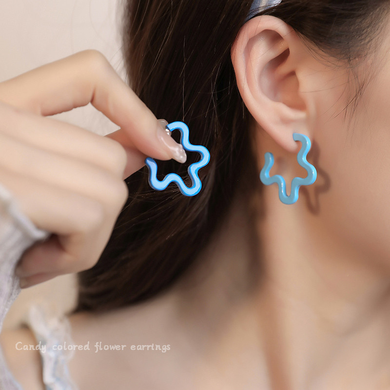 Bông tai hoa xanh nhẹ nhàng Tính khí sang trọng Bông tai nữ đơn giản
