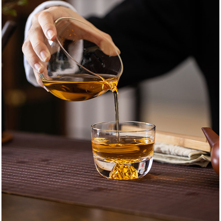 Tống Chuyên Trà Thủy Tinh Hình Bán Nguyệt Dung Tích 240 ml