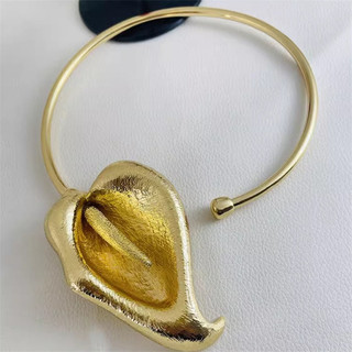 Rừng dương phóng đại ở Châu Âu và Châu Mỹ, vòng cổ hoa lòng bàn tay đỏ xếp ly ba chiều, mùa thu đông, sang trọng nhẹ nhàng, thích hợp và dây chuyền cao cấp