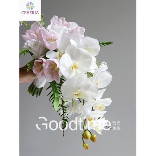 Bó hoa  cưới cầm tay cô dâu dáng thác đổ hoa lan và tulip màu trắng hồng CEVERIA