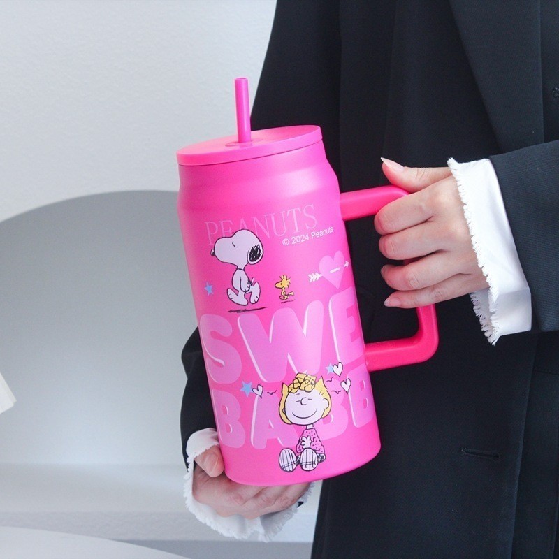 Bình nước giữ nhiệt Snoopy 1500ml có tay cầm ,giữ nóng Lạnh 4-6h tặng+cọ rửa