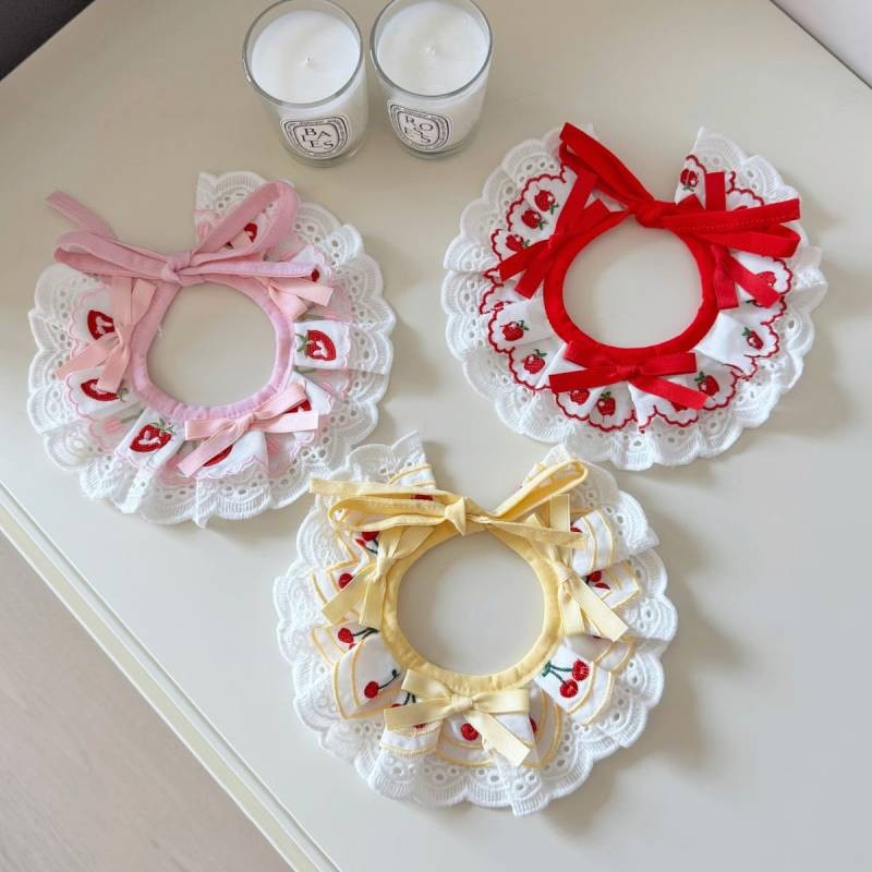 【Ready Stock】 Cute Strawberry Cherry Cat Scarf Lace Scarf Cat Saliva Towel Vintage Pastoral Style Dog Bib Decoration qVC9