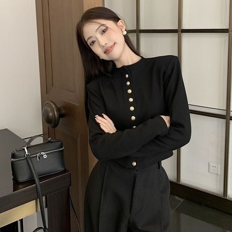 Áo khoác cardigan dáng croptop thiết kế basic phối cúc mạ đồng hàng QCCC xu hướng Hàn BA SP221