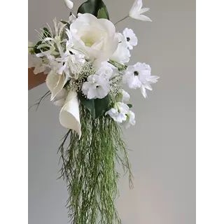 Bó hoa mô phỏng thác nước tắng xanh  cao cấp, chụp ảnh cưới phong cách trẻ trung, xinh xắn CEVERIA