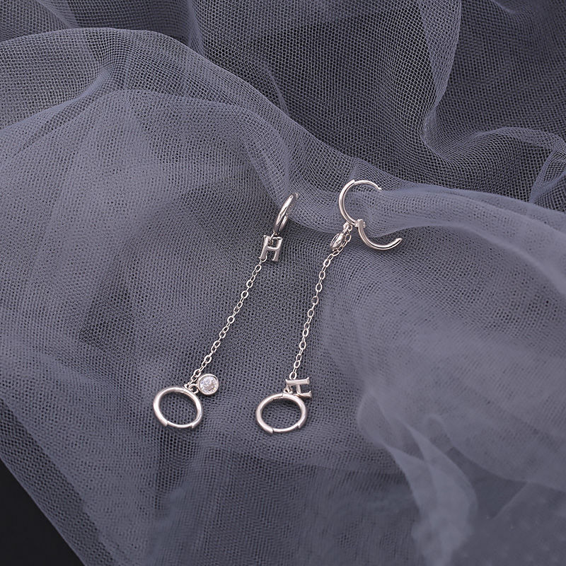 S925 Sterling bạc chữ H Khóa hai tai nữ thiết kế thích hợp đơn giản hoa tai nhiều lỗ hoa tai cá tính Hoa tai hợp thời trang
