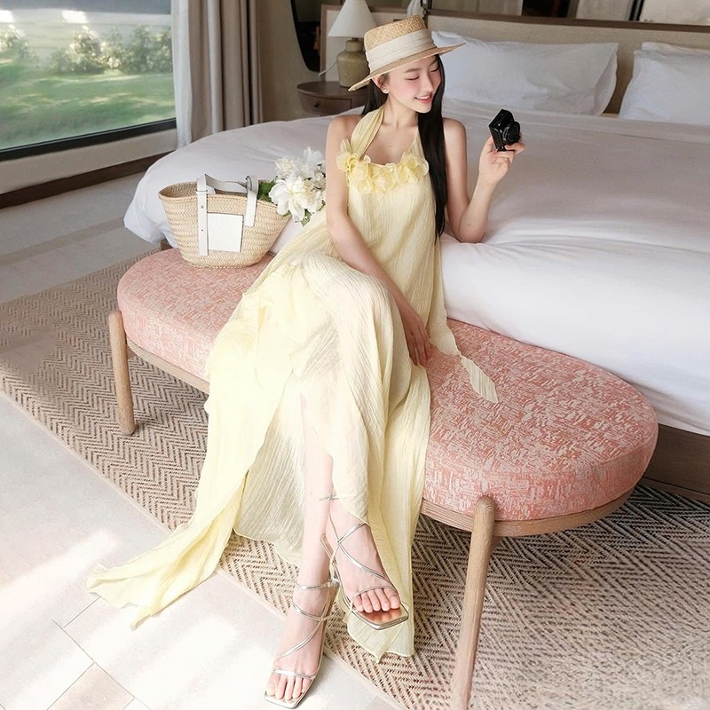 Váy dây tắt tay thiết kế shirred bất đối xứng thanh lịch, phù hợp mùa hè biển và ngày lễ