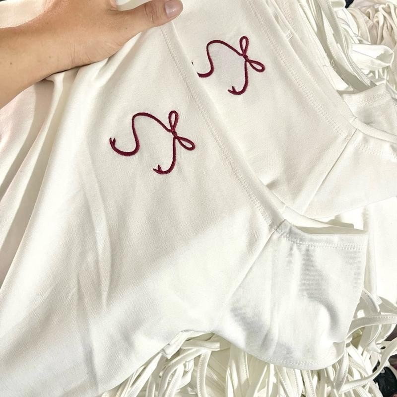Áo trễ vai tay ngắn thêu Nơ Đỏ chất cotton mẫu mới nhất 2024