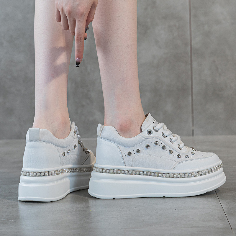 Chính Hãng Da Đế Dày Bên Trong Tăng Chiều Cao Giày Trắng Nữ Slip-On Mùa Hè 2025 Phong Cách Mới Nhẹ Phù Hợp Với Giày Nhỏ