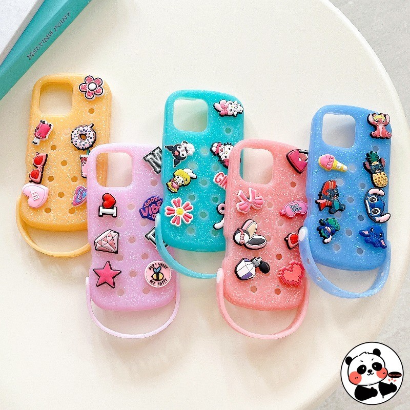 Crocs Silicon Ốp Lưng Điện Thoại iPhone 16 15 14 Pro Max 13 16ProMax 15ProMax 14ProMax Cover Hoạt Hình Dễ Thương Lỗ Giày Lấp Lánh Trong Suốt Thạch Chống Sốc Thoáng Khí Dây Đeo Tay Vỏ Mềm