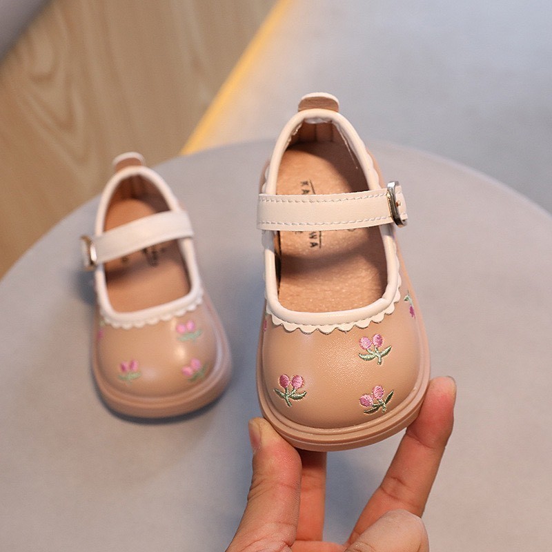 giày búp bê bé gái giày tập đi cho bé có quai dán chống tuột thêu hoa xinh xắn công chúa thời trang QCCC từ 6m 2418