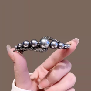 Đầu lưng ngọc trai màu xám cao cấp, kẹp tóc nửa mảnh cho mùa xuân - Phụ kiện tóc tinh tế