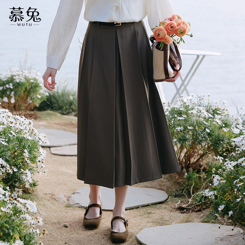 Váy xếp ly Mutu Retro phong cách preppy mới mẻ cho mùa xuân 2026, dáng chữ A vừa phải