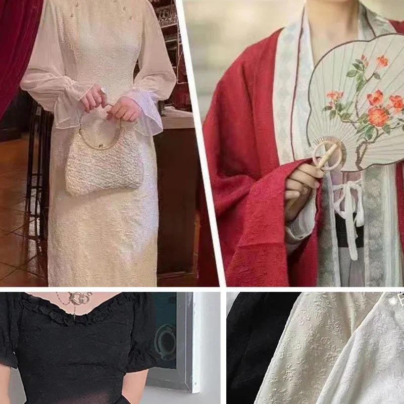 Dập nổi hoa hồng nhỏ trên vải jacquard 50x150cm, phù hợp may váy nữ handmade