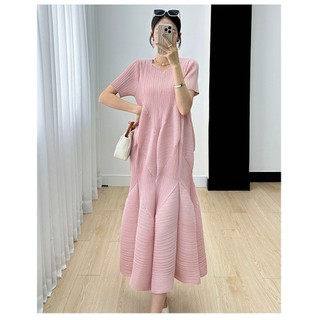 Đầm Miyake cổ chữ V tay ngắn, họa tiết xếp ly lớn, phong cách sang trọng cho mùa hè