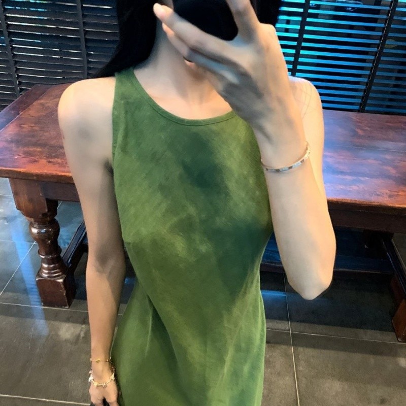 Áo vest nữ retro xanh, váy dài eo ôm, phong cách nghỉ dưỡng mùa hè sang trọng