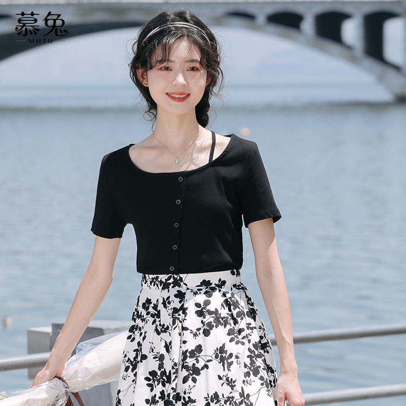 Mutu ins Áo thun cổ tròn tay ngắn nữ, thiết kế slim-fit cho vẻ ngoài gọn gàng, phù hợp mùa hè 2025