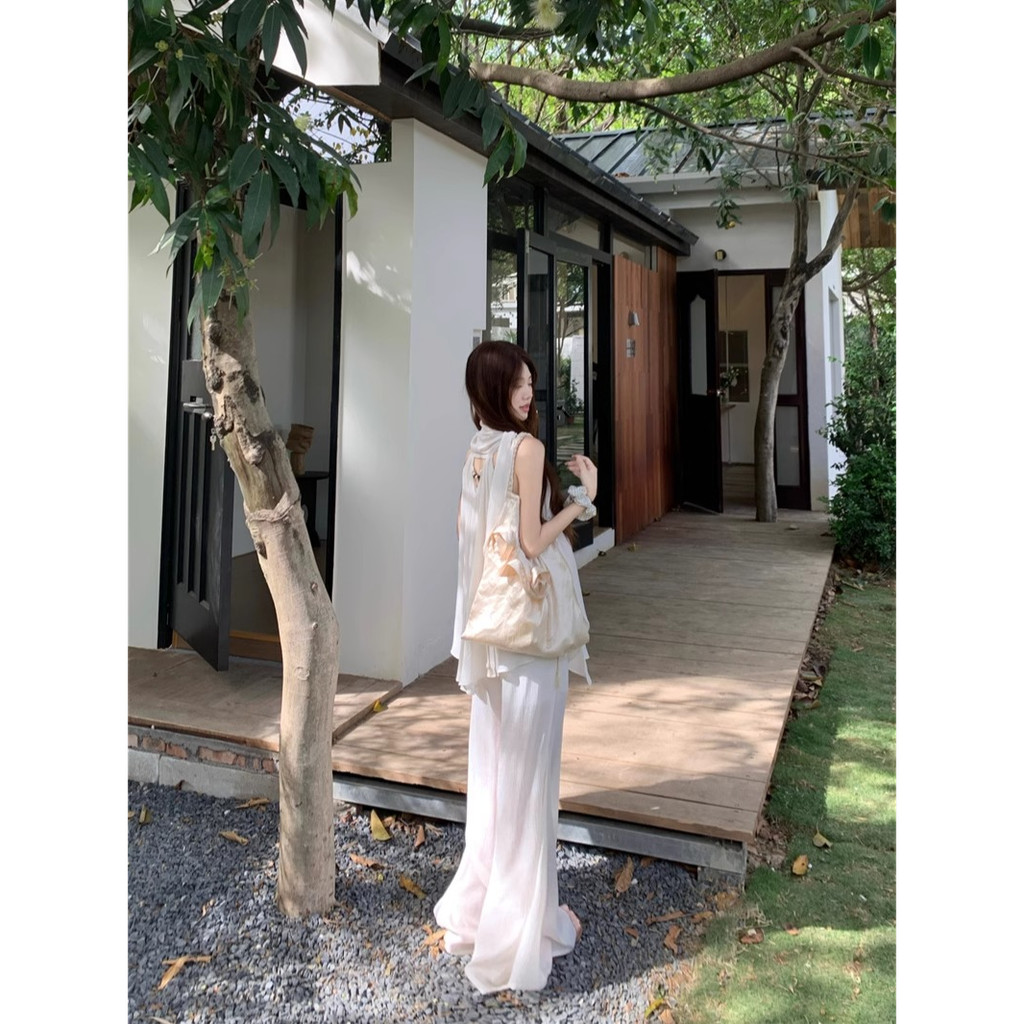[YU]Set đồ nữ kiểu Pháp, áo vest không tay cổ V rộng phối quần dài, thiết kế nhẹ nhàng, sang trọng.