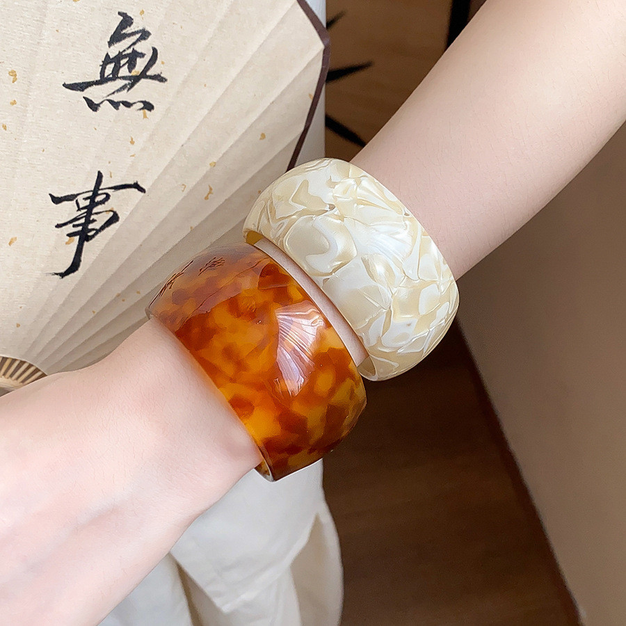 Vòng tay acetate nhiều màu sắc hình học hiện đại, dễ điều chỉnhsize, phù hợp làm quà tặng cho nữ