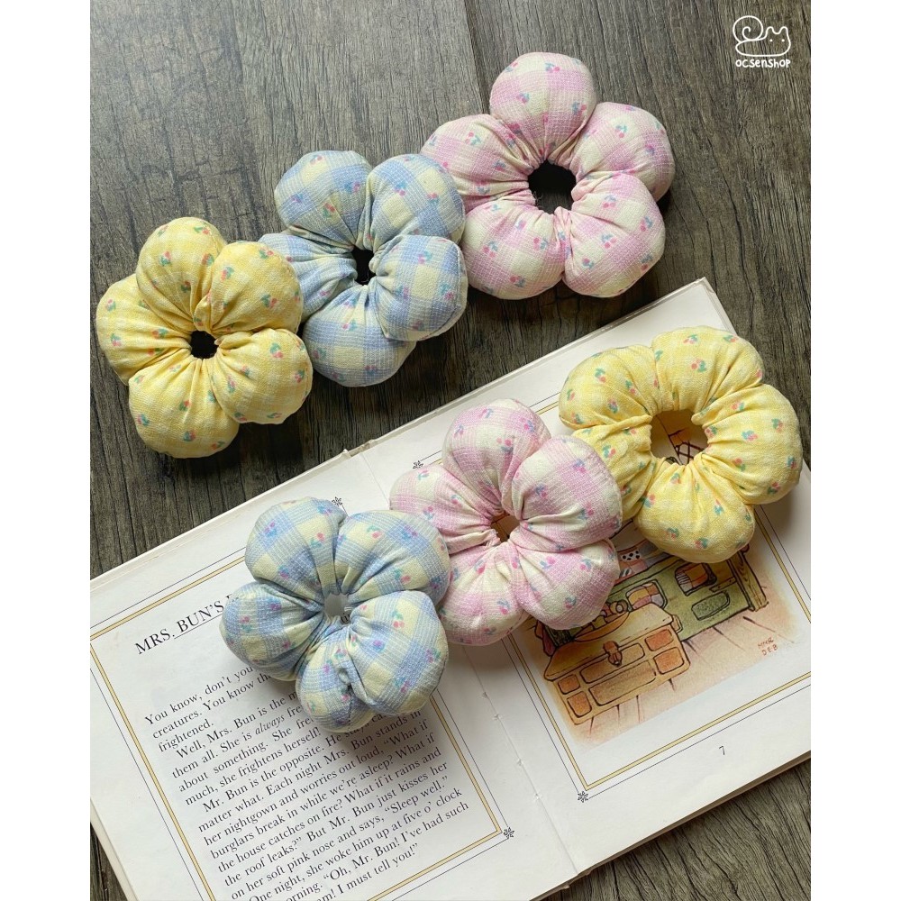 Scrunchie hoa bông phồng họa tiết
