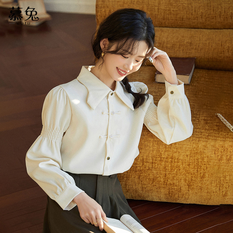 Mutu Retro Phong Cách Hồng Kông Áo Sơ Mi Dài Tay Màu Đỏ Nữ Mùa Xuân 2026 Phong Cách Mới Thiết Kế Độc Đáo Niche Top