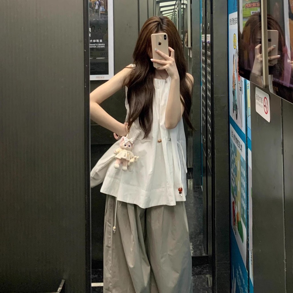 [Yu]Áo sơ mi trắng không tay dây rút, phong cách thường ngày, phối quần ống rộng cao.