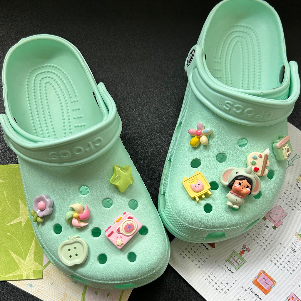 Phụ kiện giày Crocs Bubble Mart, charm hoa Crybaby dễ thương, phù hợp cho giày lỗ, có thể tháo rời