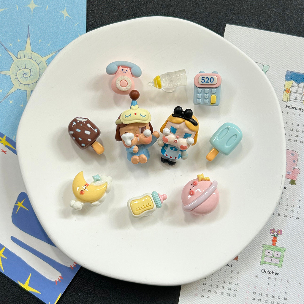 POP MART POP MART Alice Khóc Bộ Đồ Ngủ Cho Bé Khóc Lỗ Bé Phụ Kiện Giày DIY Dễ Thương Hoa Thích Hợp Cho CROCS Khóa Giày Lỗ Khóa Giày Busch Khóa Giày Zhibixing Khóa Giày Có Thể Tháo Rời Khóa Giày ins Giày Hoa
